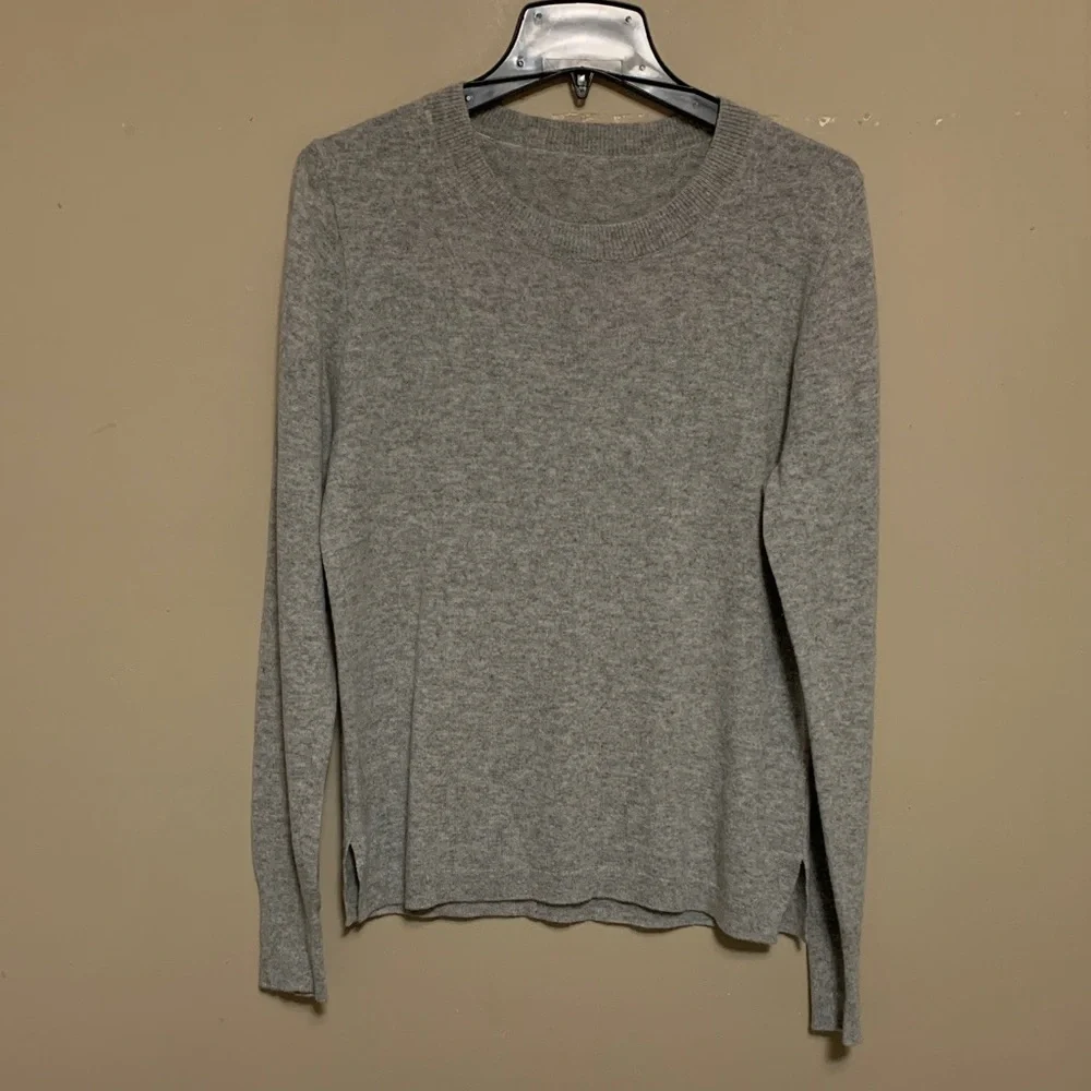 J.Crew Women’s Classic Gray Medium Crewneck Cashmere Long Sleeve Sweater
